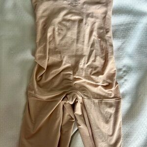 Spanx Seamless Nude Shaping shorts